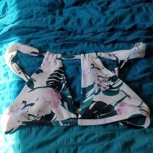 Kendall & Kylie floral top